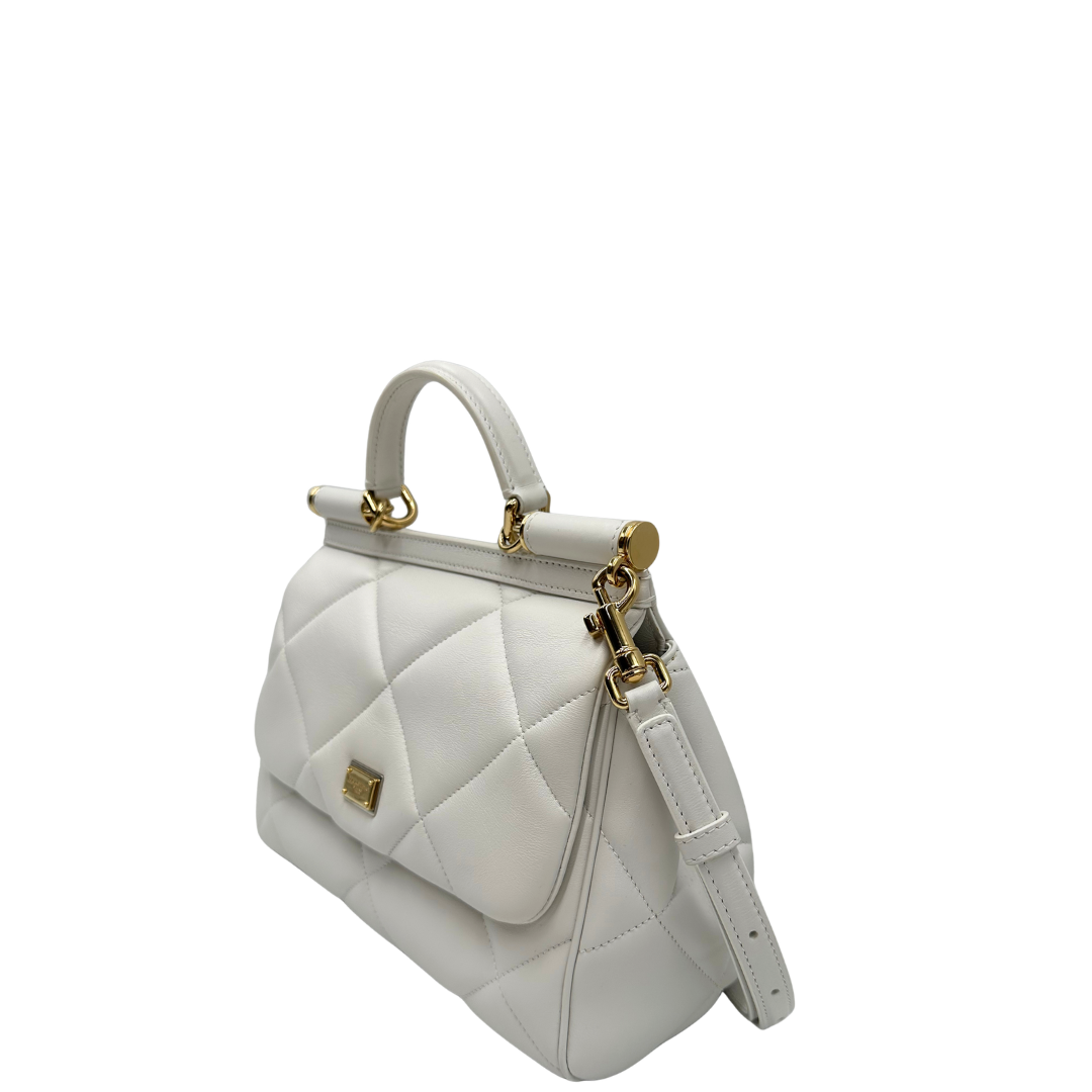 Laterale, Borsa D&G in pelle trapuntata color bianco gesso, e hardware dorato, indossabile a mano oppure a tracolla. Originale, usata, di lusso, in ottime condizioni.
