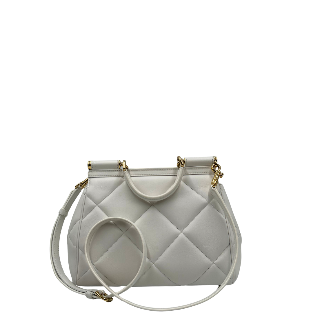 Retro, Borsa D&G in pelle trapuntata color bianco gesso, e hardware dorato, indossabile a mano oppure a tracolla. Originale, usata, di lusso, in ottime condizioni.