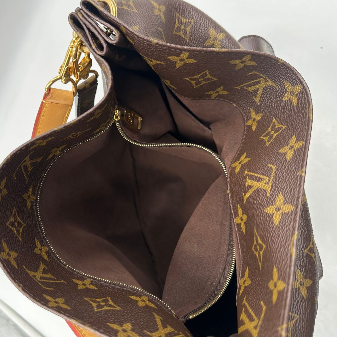 Interno, Borsa Louis Vuitton Mètis nella versione Hobo, di lusso, originale, ottime condizioni, usata.