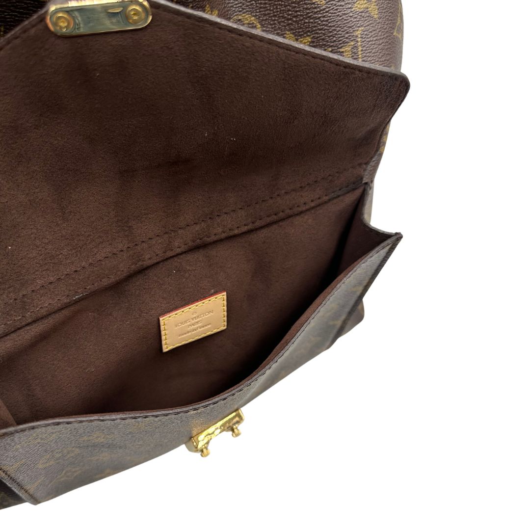 Interno tasca, Borsa Louis Vuitton Mètis nella versione Hobo, di lusso, originale, ottime condizioni, usata.