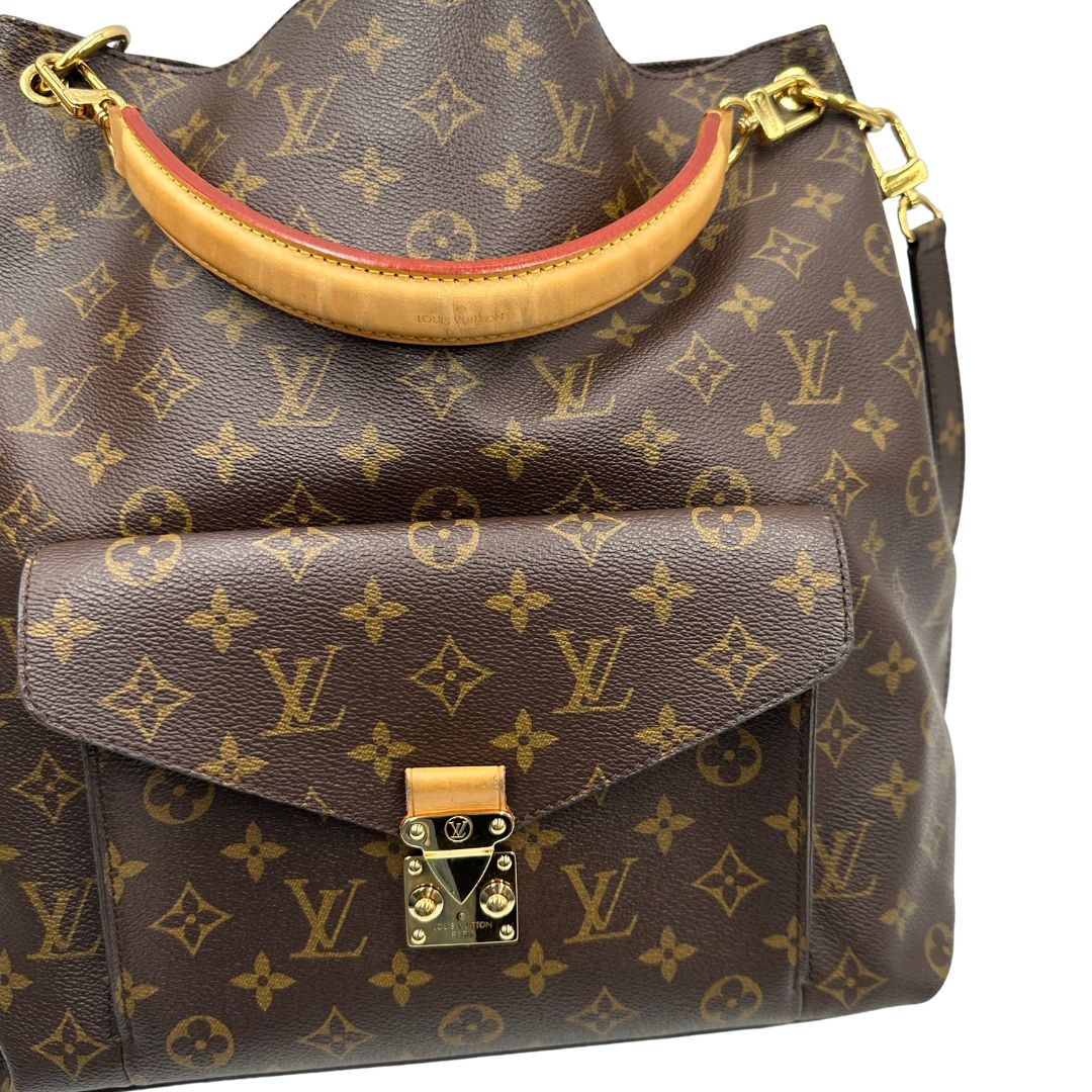 Front, Borsa Louis Vuitton Mètis nella versione Hobo, di lusso, originale, ottime condizioni, usata.