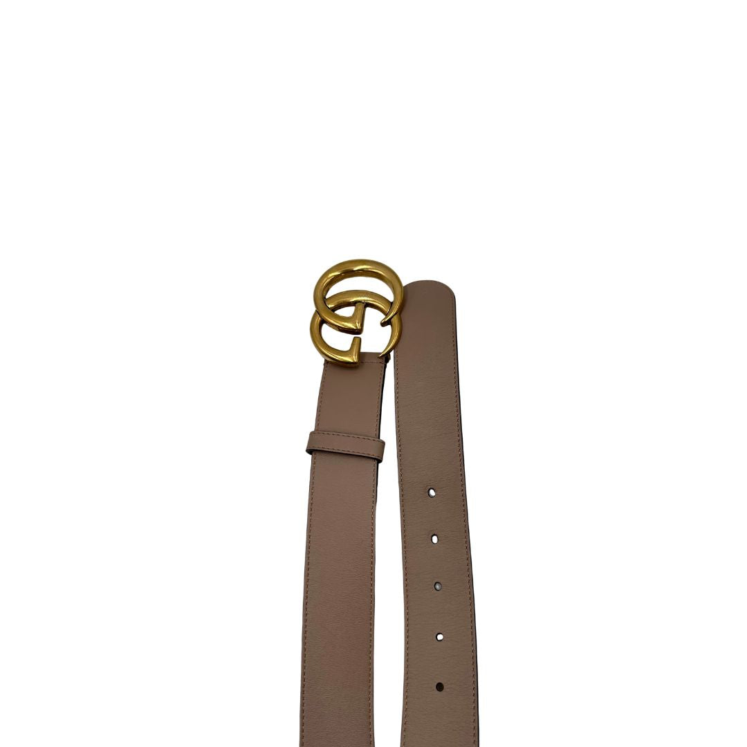 Cintura Gucci marmont in pelle rosa cipria e hardware dorato. Originale, usata, di lusso, in ottime condizioni.