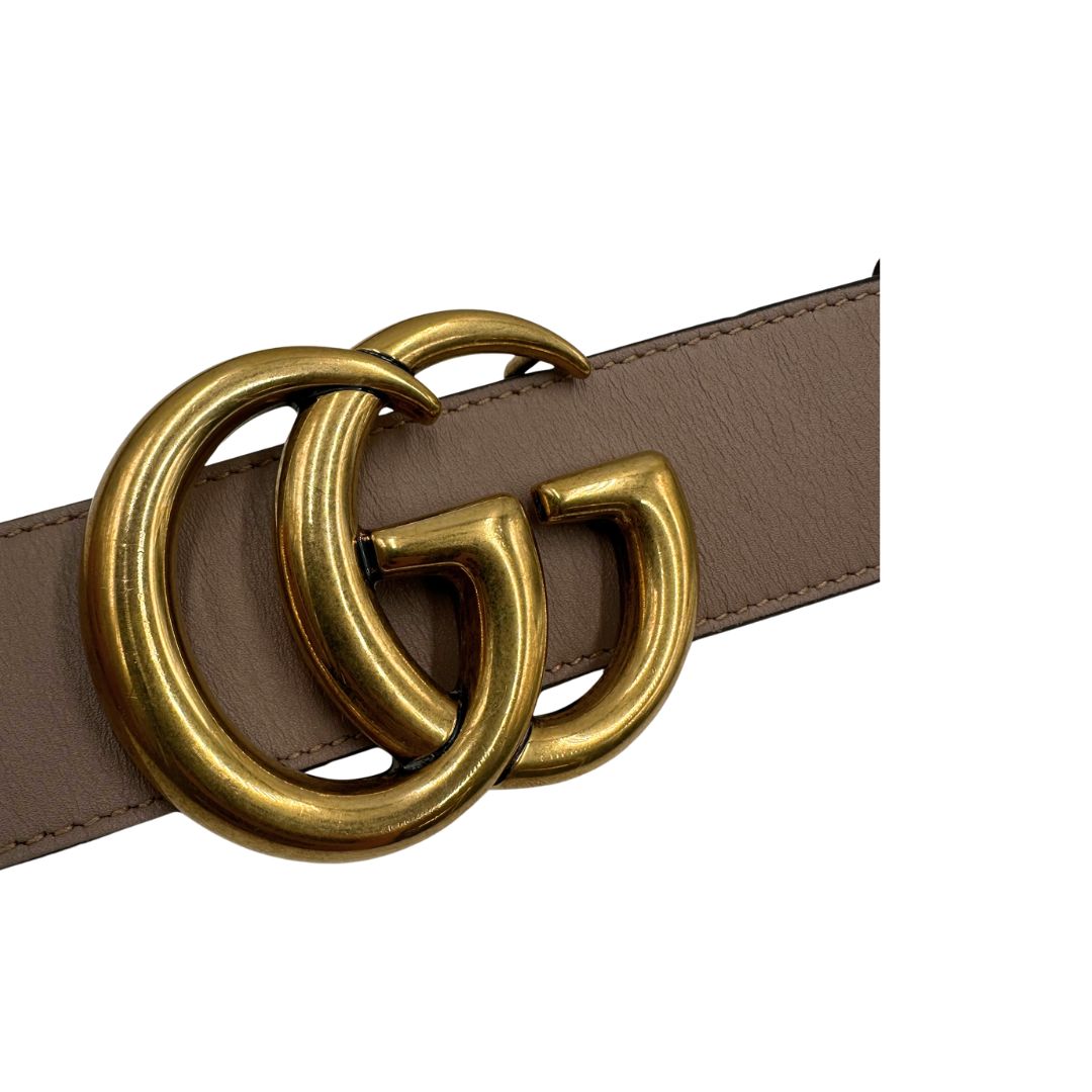 Cintura Gucci marmont in pelle rosa cipria e hardware dorato. Originale, usata, di lusso, in ottime condizioni.