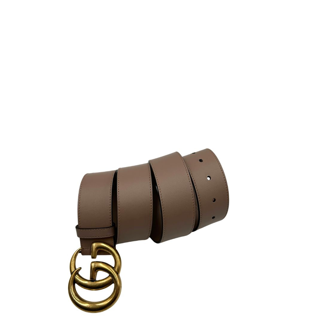 Cintura Gucci marmont in pelle rosa cipria e hardware dorato. Originale, usata, di lusso, in ottime condizioni.