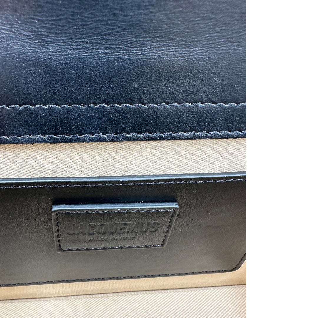 interno Borsa Jacquemus nella versione Le Grand Bambino in pelle nera, di lusso, originale, eccellenti condizioni, usata. 