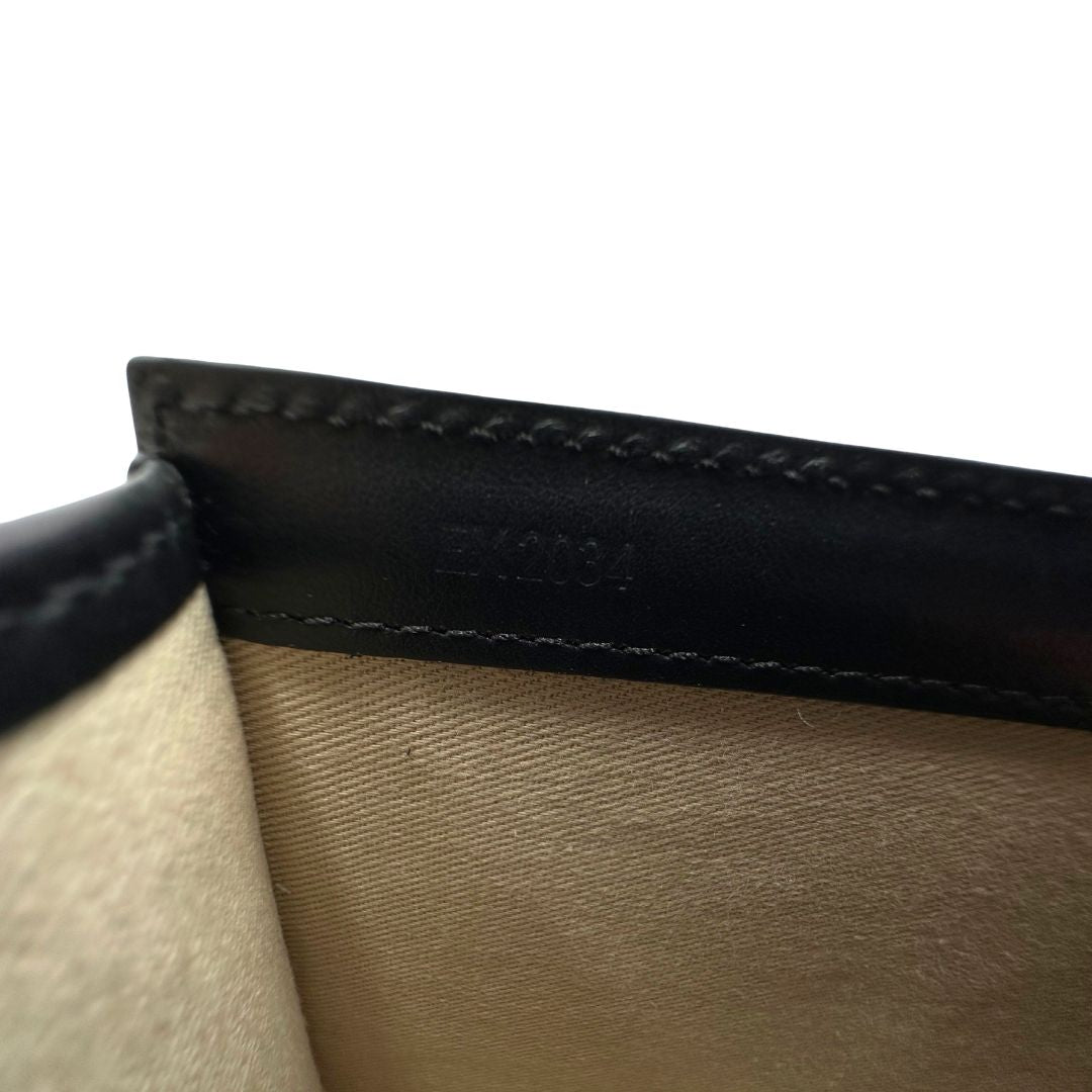 interno Borsa Jacquemus nella versione Le Grand Bambino in pelle nera, di lusso, originale, eccellenti condizioni, usata. 