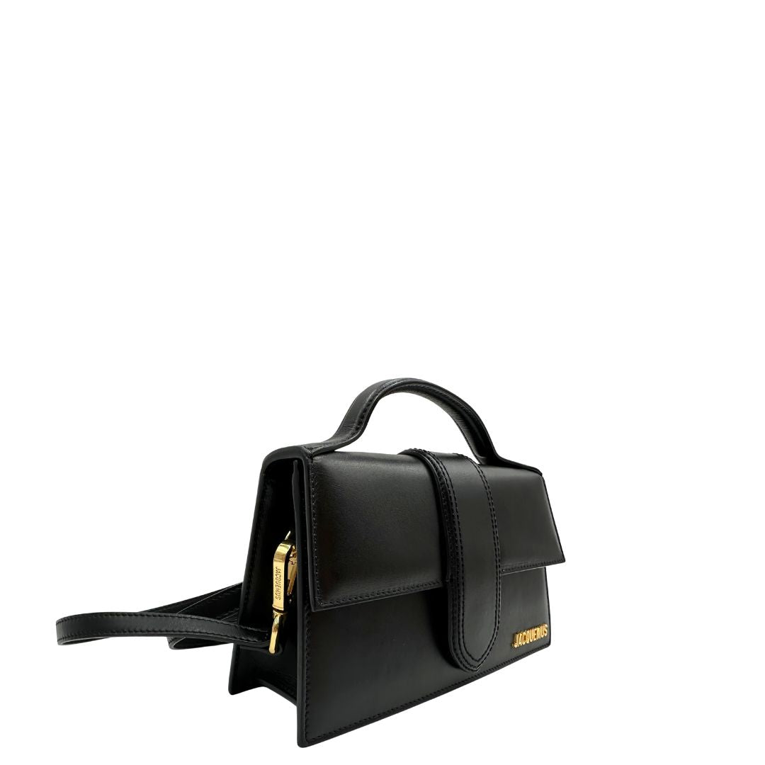 lato Borsa Jacquemus nella versione Le Grand Bambino in pelle nera, di lusso, originale, eccellenti condizioni, usata. 