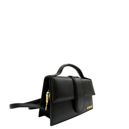 lato Borsa Jacquemus nella versione Le Grand Bambino in pelle nera, di lusso, originale, eccellenti condizioni, usata. 