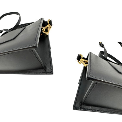 angoli Borsa Jacquemus nella versione Le Grand Bambino in pelle nera, di lusso, originale, eccellenti condizioni, usata. 