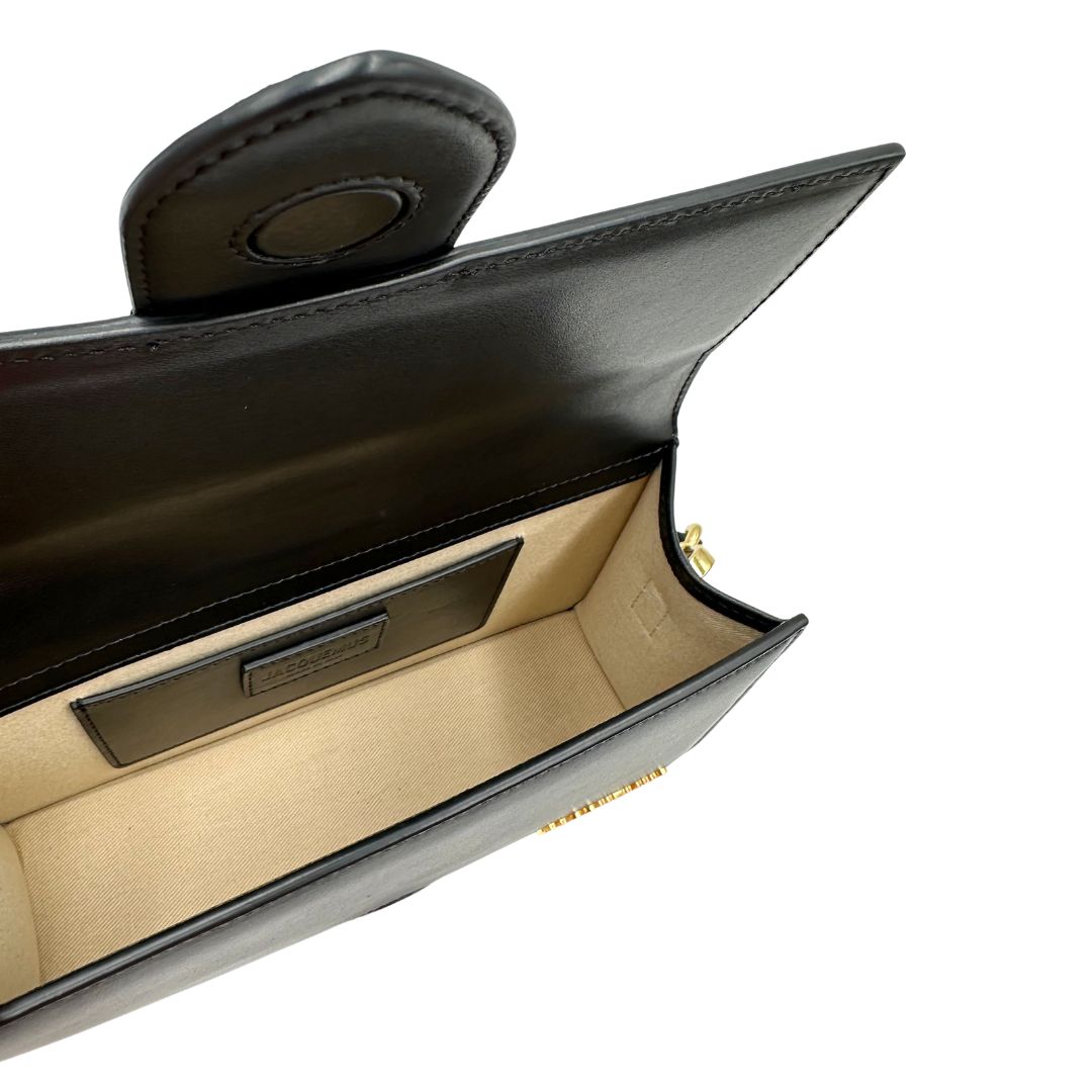 interno Borsa Jacquemus nella versione Le Grand Bambino in pelle nera, di lusso, originale, eccellenti condizioni, usata. 