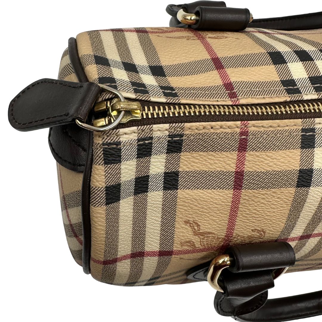 Cerniera di un bauletto Burberry in canvas tartan e finiture in pelle testa di moro, usato, originale, second hand, in ottime condizioni.