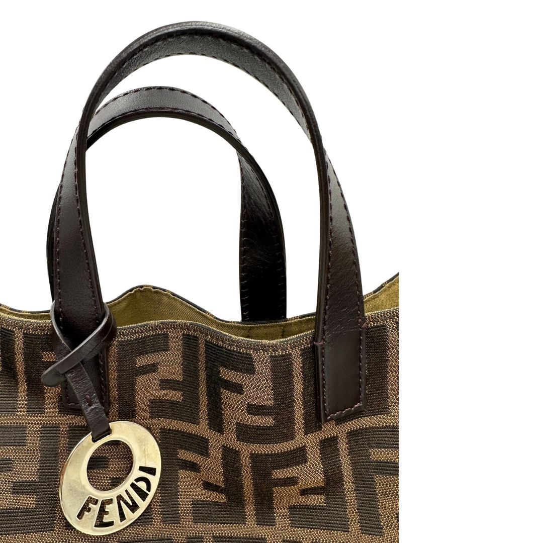 manici  Sac Plat Fendi color tabacco trama Zucca, di lusso, originale, ottime condizioni, usata. 