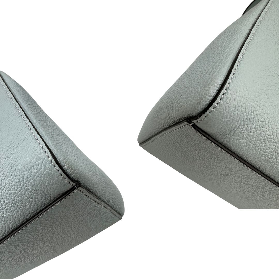 angoli   Borsa Fendi in pelle martellata munita di 8 calamite che permettono di ripiegarla come un origami, di lusso, originale, ottime condizioni, usata.