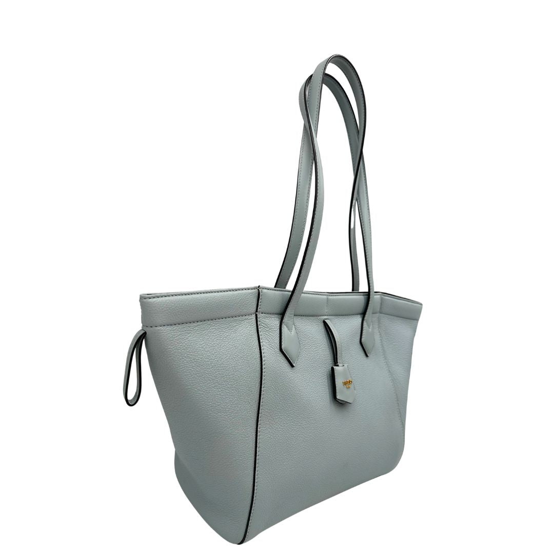 lato  Borsa Fendi in pelle martellata munita di 8 calamite che permettono di ripiegarla come un origami, di lusso, originale, ottime condizioni, usata. 