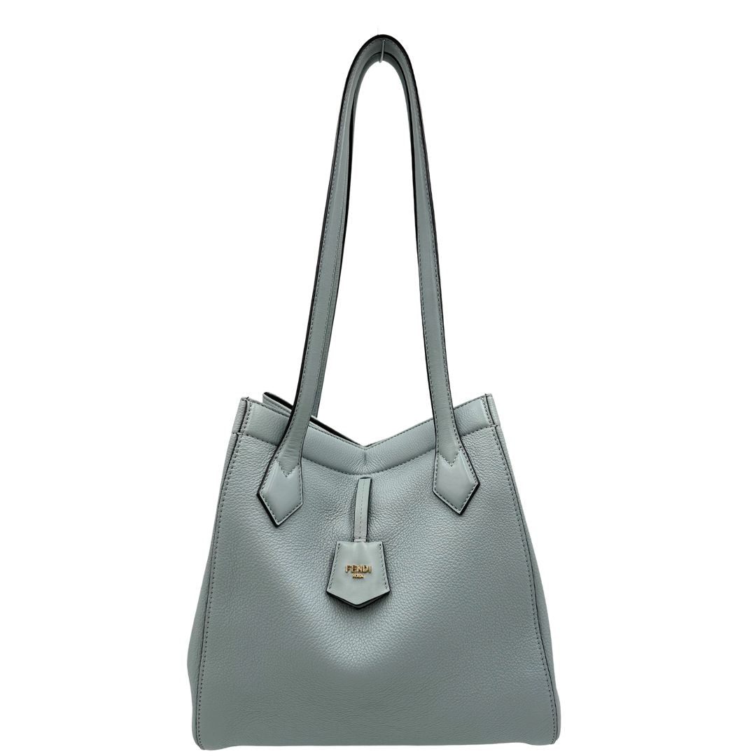 front  Borsa Fendi in pelle martellata munita di 8 calamite che permettono di ripiegarla come un origami, di lusso, originale, ottime condizioni, usata. 