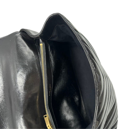 interno  Borsa Saint Laurent in pelle nera con logo Cassandre sul front, di lusso, originale, ottime condizioni, usata. 
