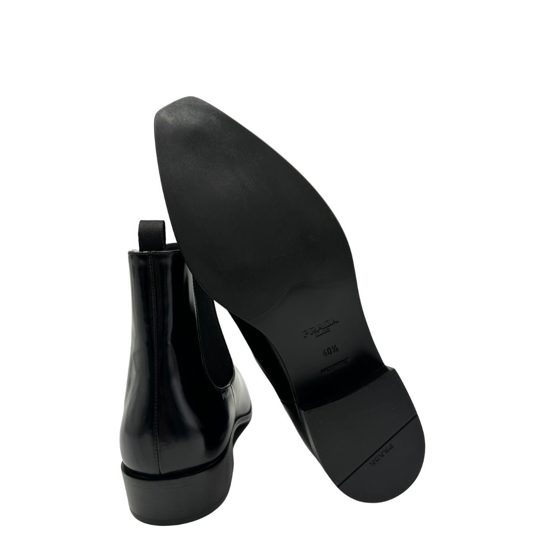 Stivaletti Prada in pelle pettinata nera, di lusso, originale, ottime condizioni, usati.