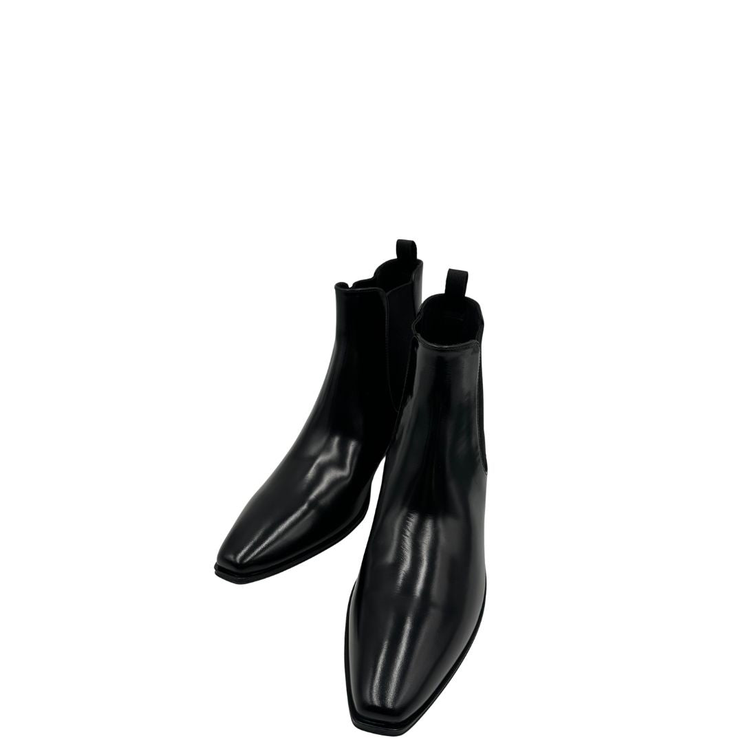 Stivaletti Prada in pelle pettinata nera, di lusso, originale, ottime condizioni, usati.