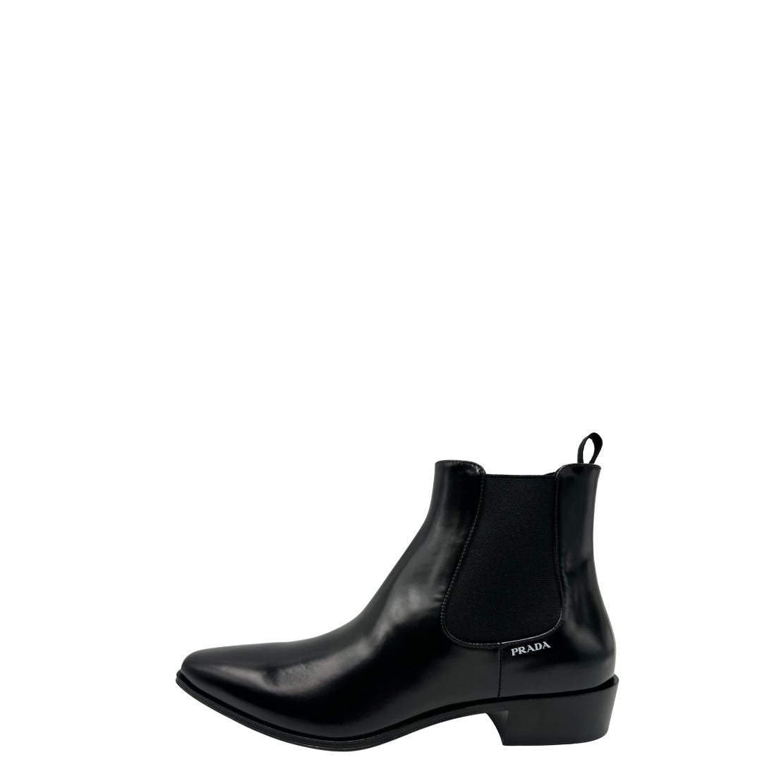 Stivaletti Prada in pelle pettinata nera, di lusso, originale, ottime condizioni, usati.