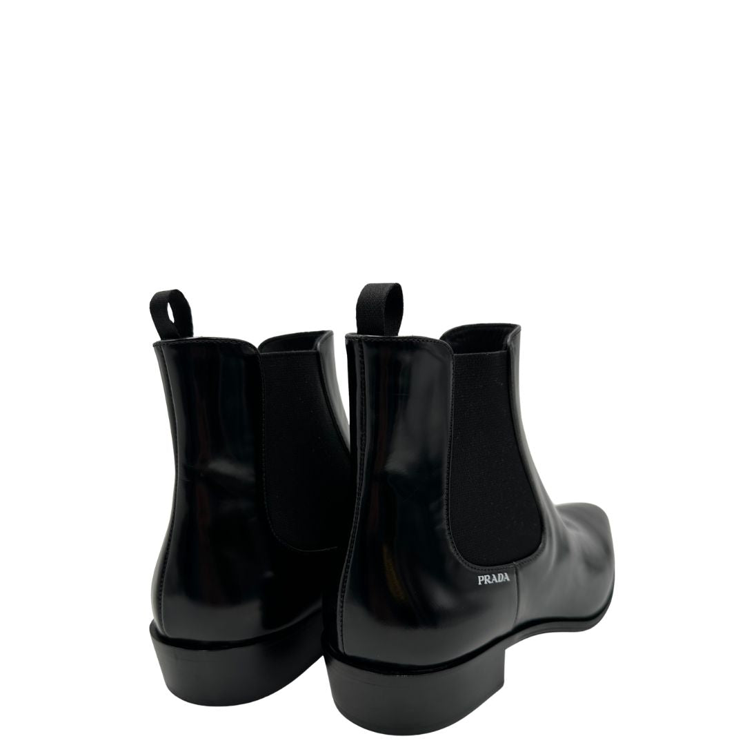 Stivaletti Prada in pelle pettinata nera, di lusso, originale, ottime condizioni, usati.