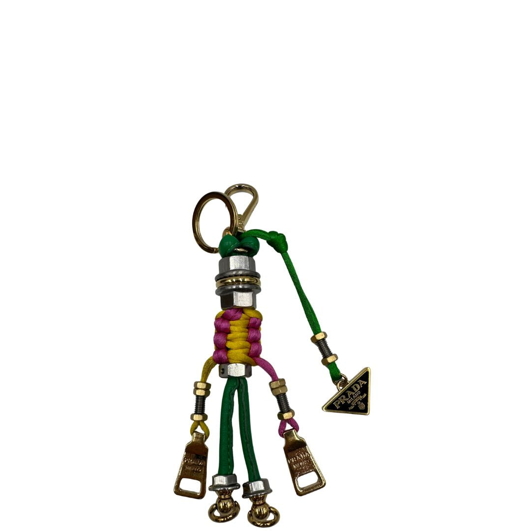 Borsa Prada in pelle color caramello impreziosita da charm amovibili, indossabile a tracolla o a spalla, di lusso, originale, ottime condizioni, usata.