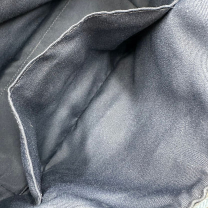 interno Borsa Coach in pelle martellata color azzurro polvere, puoi portarla comodamente a spalla, a tracolla o a mano, di lusso, originale, ottime condizioni, usata.