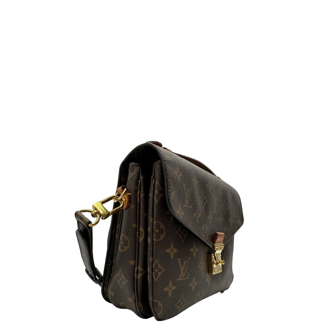 lato  Borsa LV in canvas monogrammato marrone e hardware dorato, indossabile a tracolla o a mano, di lusso, originale, ottime condizioni, usata, originale. 