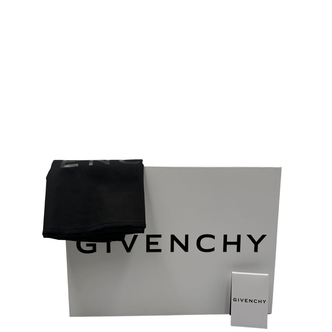 corredo  Pochette Antigona Givenchy in pelle martellata nera, di lusso, originale, ottime condizioni, usata. 