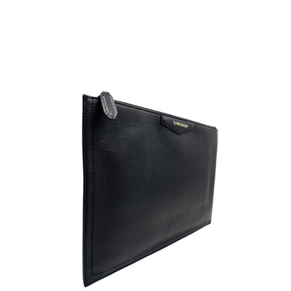 lato  Pochette Antigona Givenchy in pelle martellata nera, di lusso, originale, ottime condizioni, usata. 