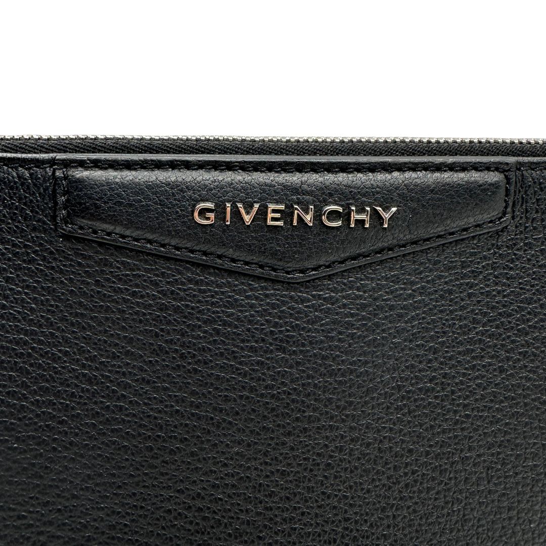 logo  Pochette Antigona Givenchy in pelle martellata nera, di lusso, originale, ottime condizioni, usata. 