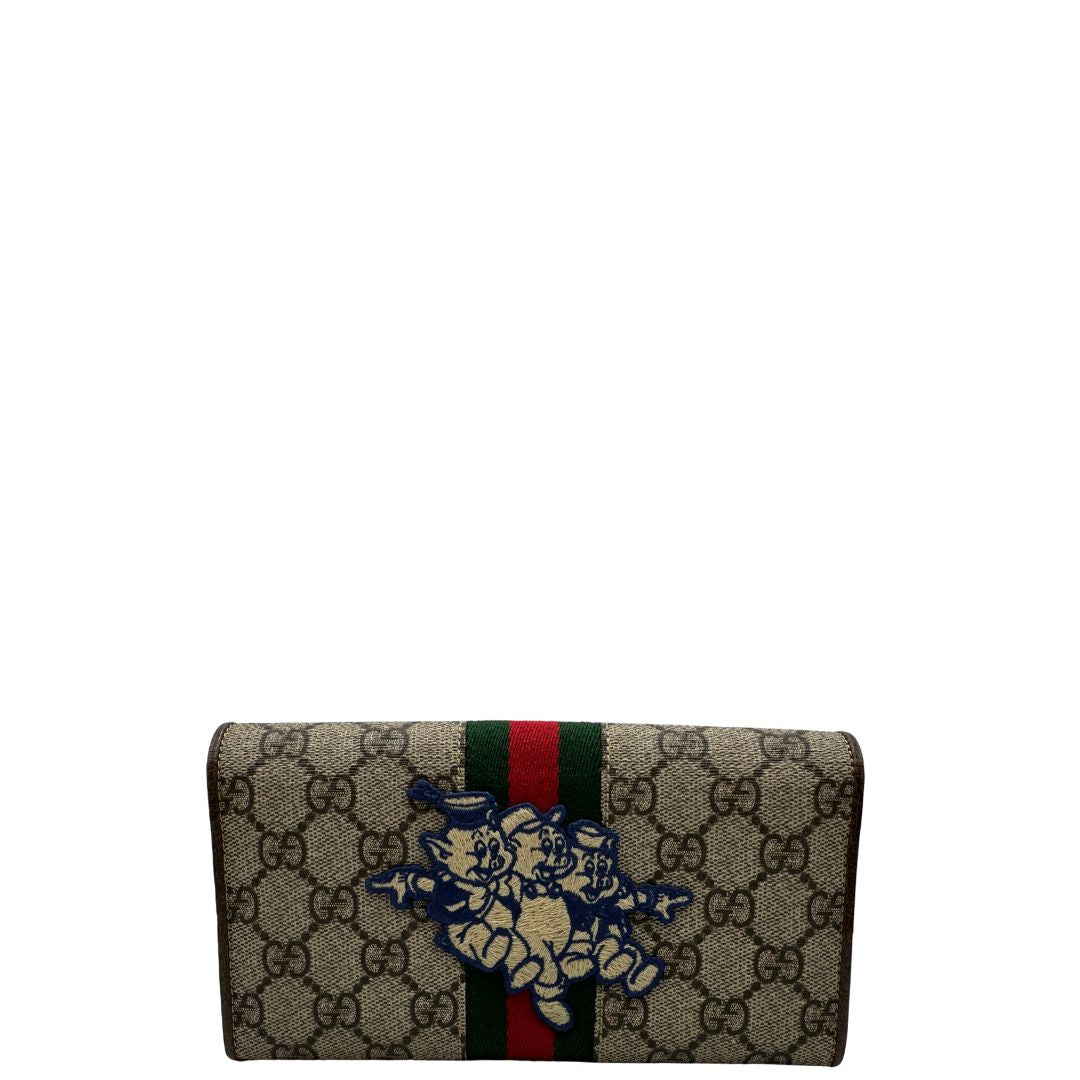 Portafoglio Gucci in canvas beige GG con iconica striscia Web, sul retro presenta stampa Disney, di lusso, originale, ottime condizioni, usato.
