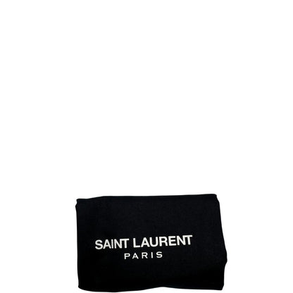 dustbag  Pochette Saint Laurent in pelle nera con iconico logo Cassandre in metallo argentato, di lusso, originale, ottime condizioni, usata.
