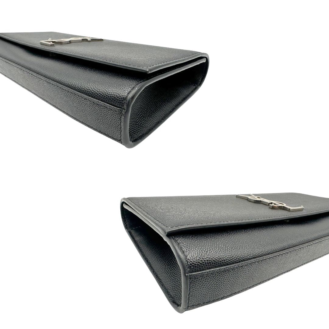 angoli  Pochette Saint Laurent in pelle nera con iconico logo Cassandre in metallo argentato, di lusso, originale, ottime condizioni, usata. 