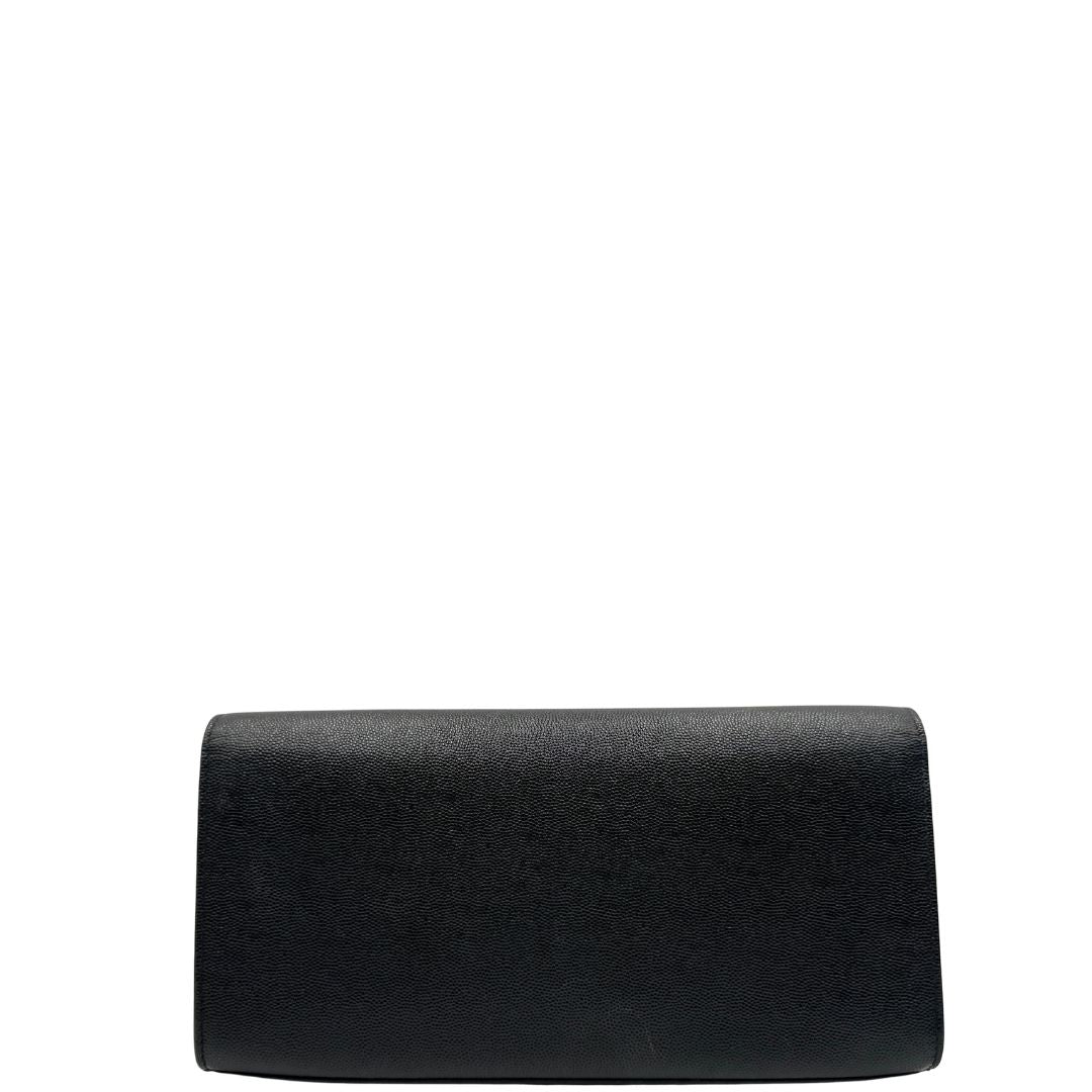  Pochette Saint Laurent in pelle nera con iconico logo Cassandre in metallo argentato, di lusso, originale, ottime condizioni, usata.