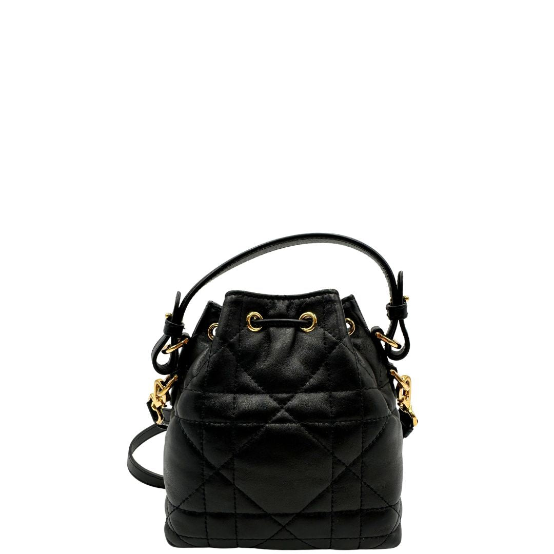 retro  Borsa Christian Dior in pelle con impunture macrocannage e hardware dorato, della collezione Caro, di lusso, originale, ottime condizioni, usato. 