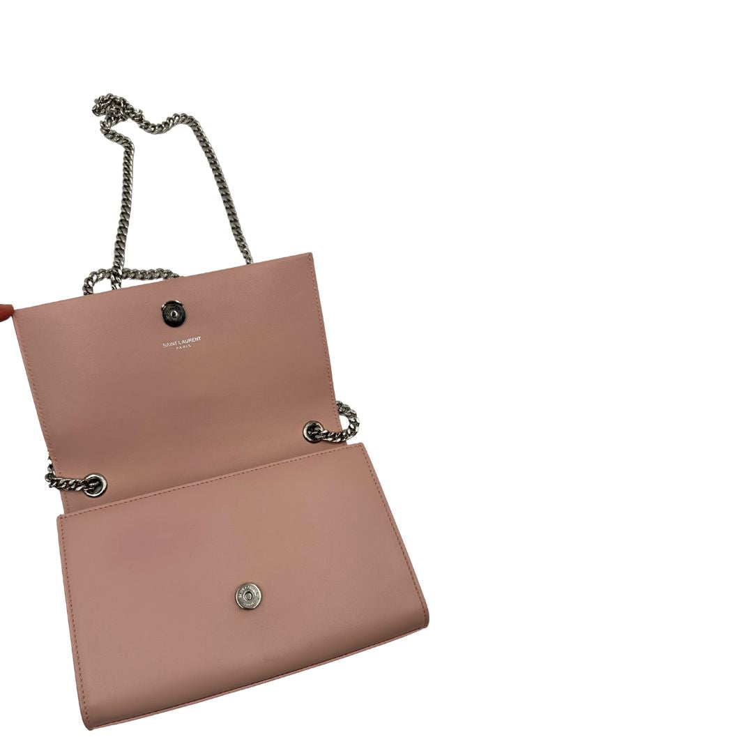 chiusura Borsa Saint Laurent Kate in pelle rosa con iconica nappa decorativa, di lusso, originale, ottime condizioni, usata.