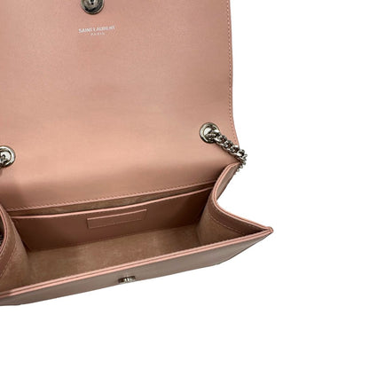 interno Borsa Saint Laurent Kate in pelle rosa con iconica nappa decorativa, di lusso, originale, ottime condizioni, usata. 