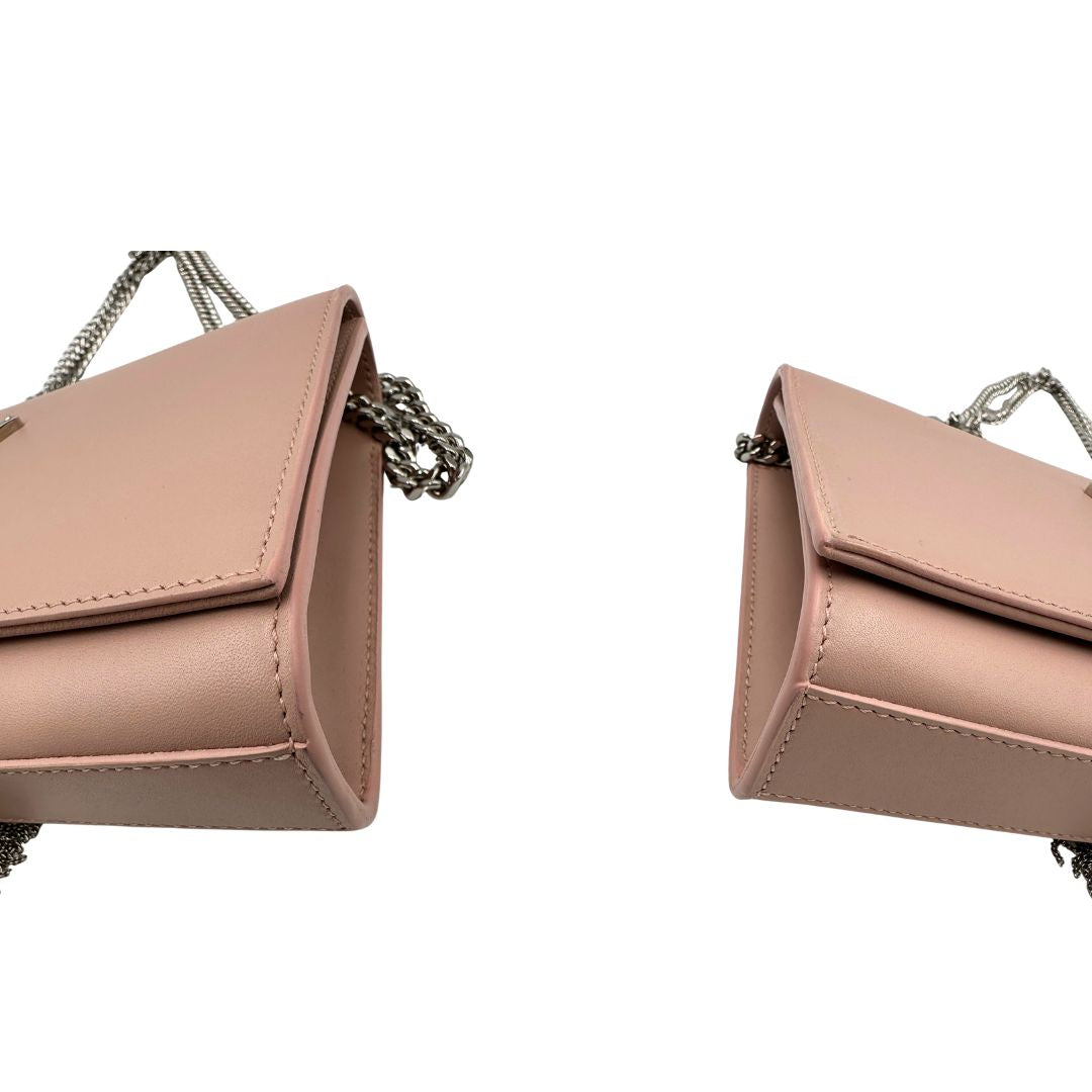 angoli Borsa Saint Laurent Kate in pelle rosa con iconica nappa decorativa, di lusso, originale, ottime condizioni, usata. 