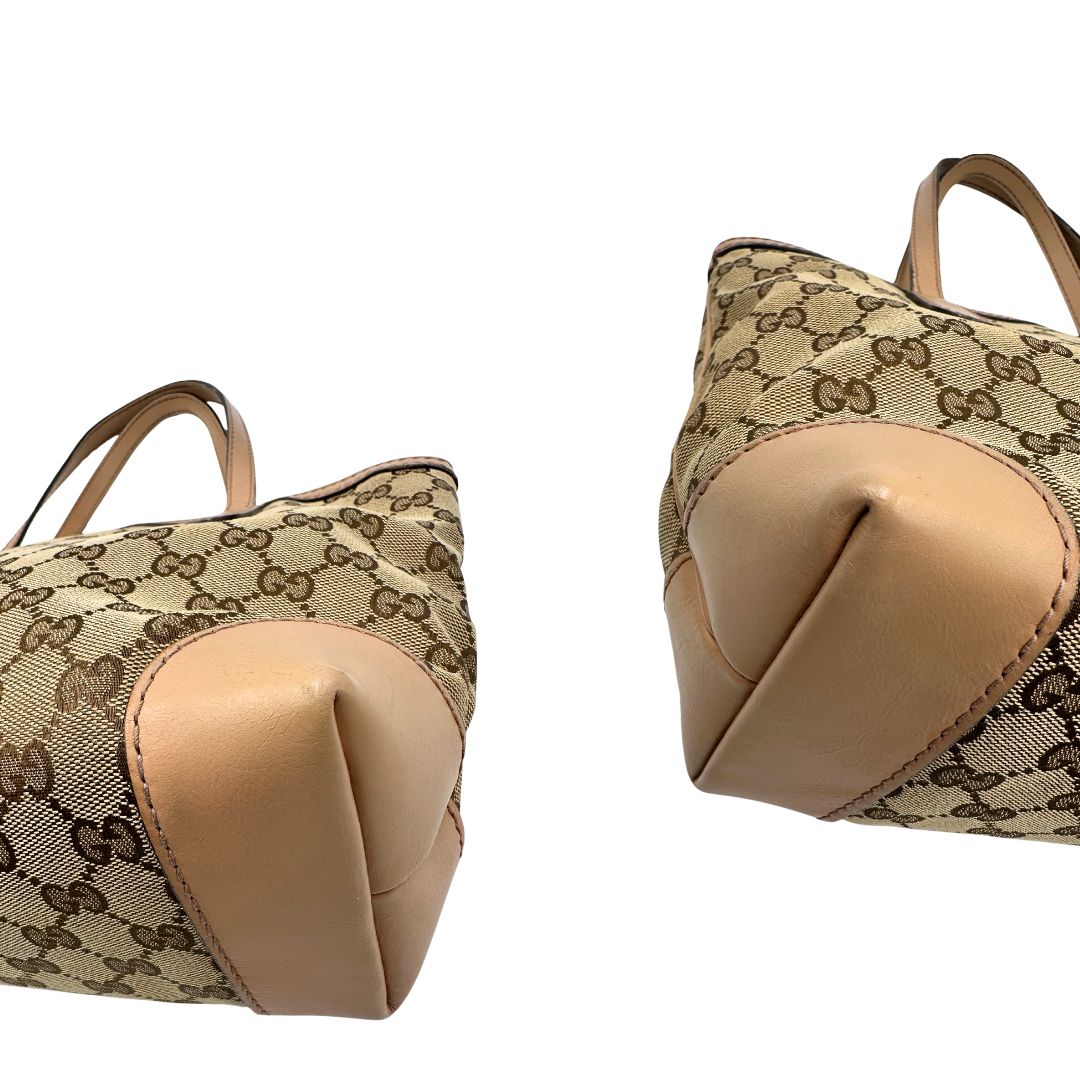 Angoli, Shopper Gucci in tessuto beige GG con finiture in pelle rosa. Indossabile a spalla. Originale, usata, di lusso, in ottime condizioni.