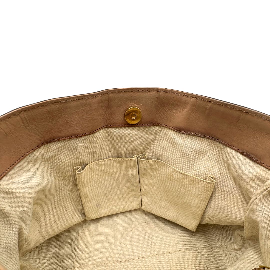 Interno,  Shopper Gucci in tessuto beige GG con finiture in pelle rosa. Indossabile a spalla. Originale, usata, di lusso, in ottime condizioni.