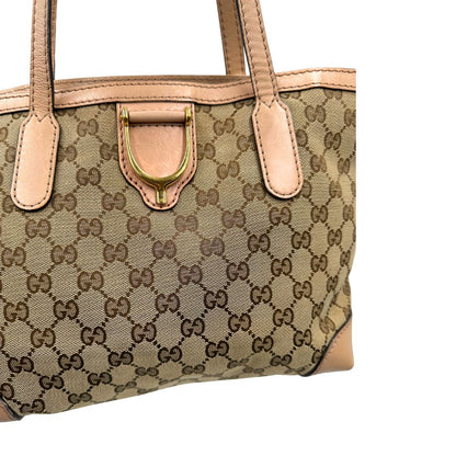 Shopper Gucci in tessuto beige GG con finiture in pelle rosa. Indossabile a spalla. Originale, usata, di lusso, in ottime condizioni.