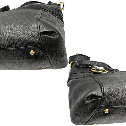 Angoli, Borsa Gucci in pelle nera con hardware dorato, indossabile a spalla oppure a tracolla. Originale, usata, di lusso, in ottime condizioni.