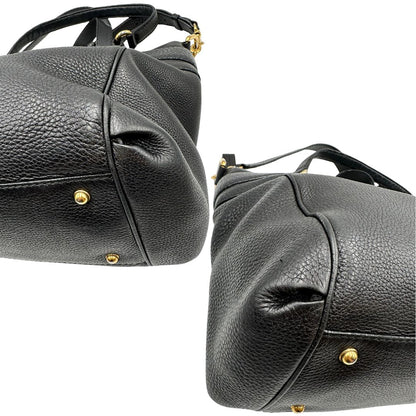 Angoli, Borsa Gucci in pelle nera con hardware dorato, indossabile a spalla oppure a tracolla. Originale, usata, di lusso, in ottime condizioni.