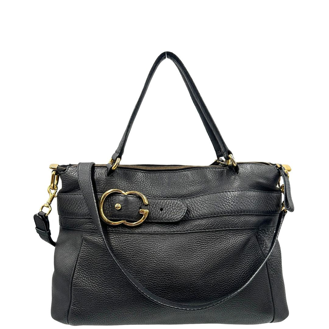 Front, Borsa Gucci in pelle nera con hardware dorato, indossabile a spalla oppure a tracolla. Originale, usata, di lusso, in ottime condizioni.