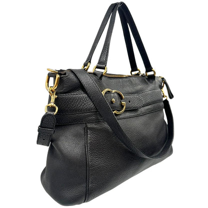 Laterale, Borsa Gucci in pelle nera con hardware dorato, indossabile a spalla oppure a tracolla. Originale, usata, di lusso, in ottime condizioni.