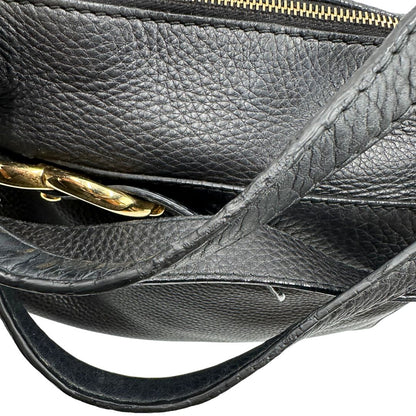 Manci, Borsa Gucci in pelle nera con hardware dorato, indossabile a spalla oppure a tracolla. Originale, usata, di lusso, in ottime condizioni.