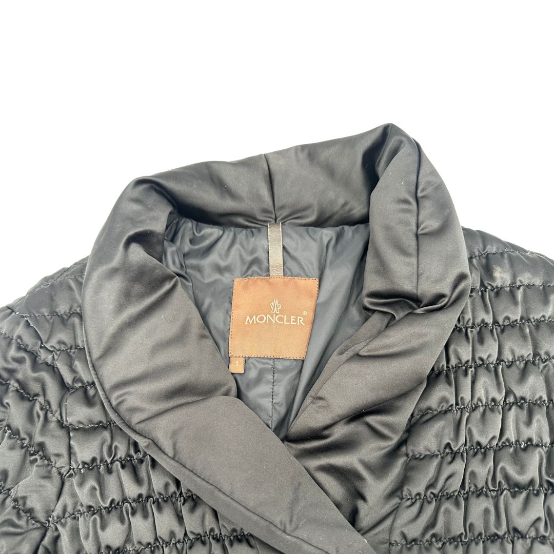 Giubbino Moncler trapuntato nero, di lusso, originale, ottime condizioni, usato.