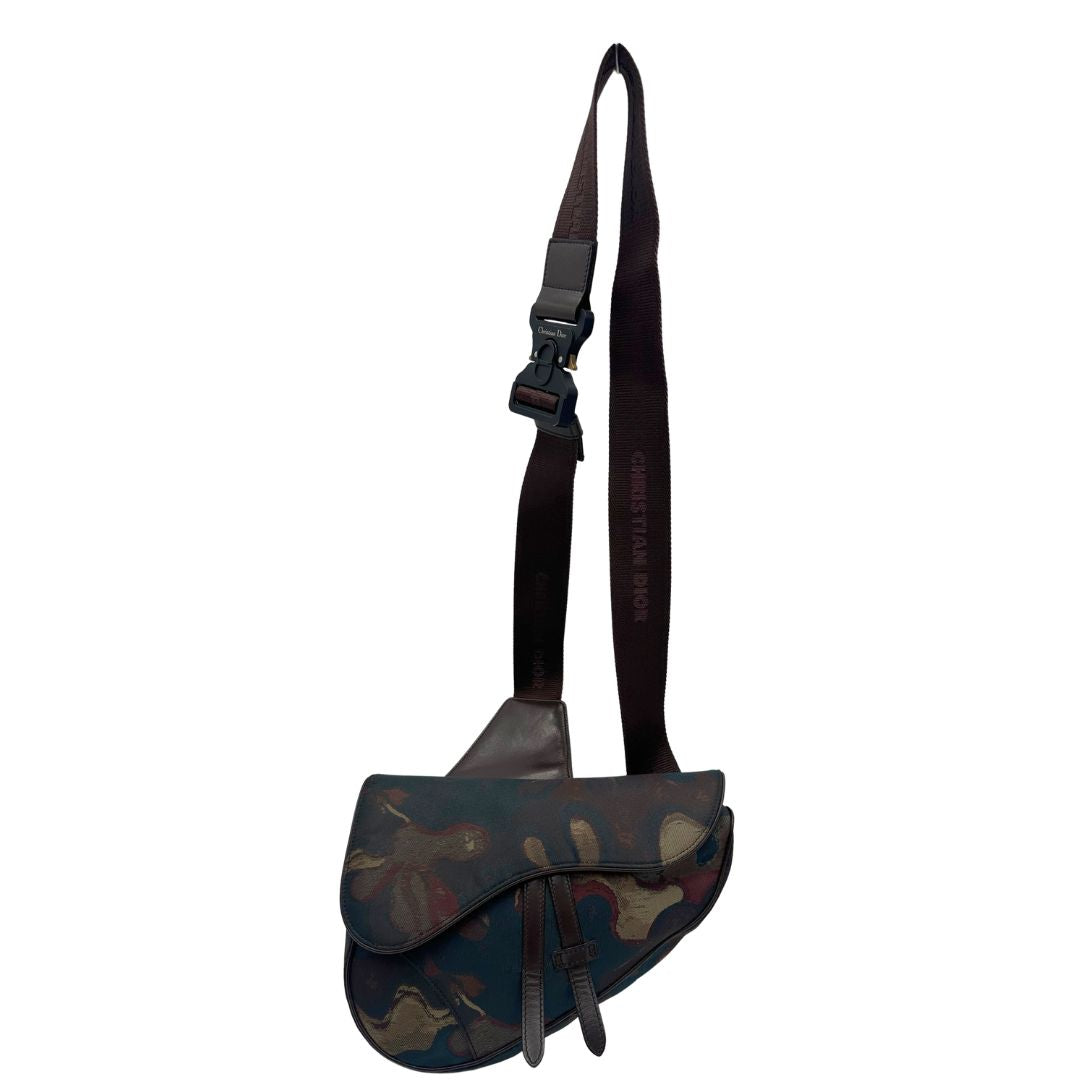 front  Borsa Christian Dior in tessuto camouflage in collaborazione con Peter Doig, di lusso, originale, ottime condizioni, usata. 
