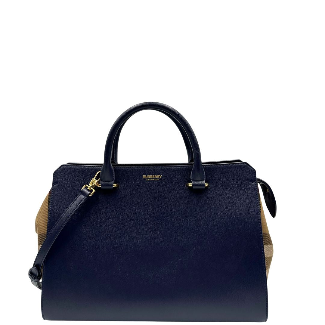 front Borsa Burberry in pelle blu e profili in tessuto trama tartan, di lusso, originale, ottime condizioni, usata. 