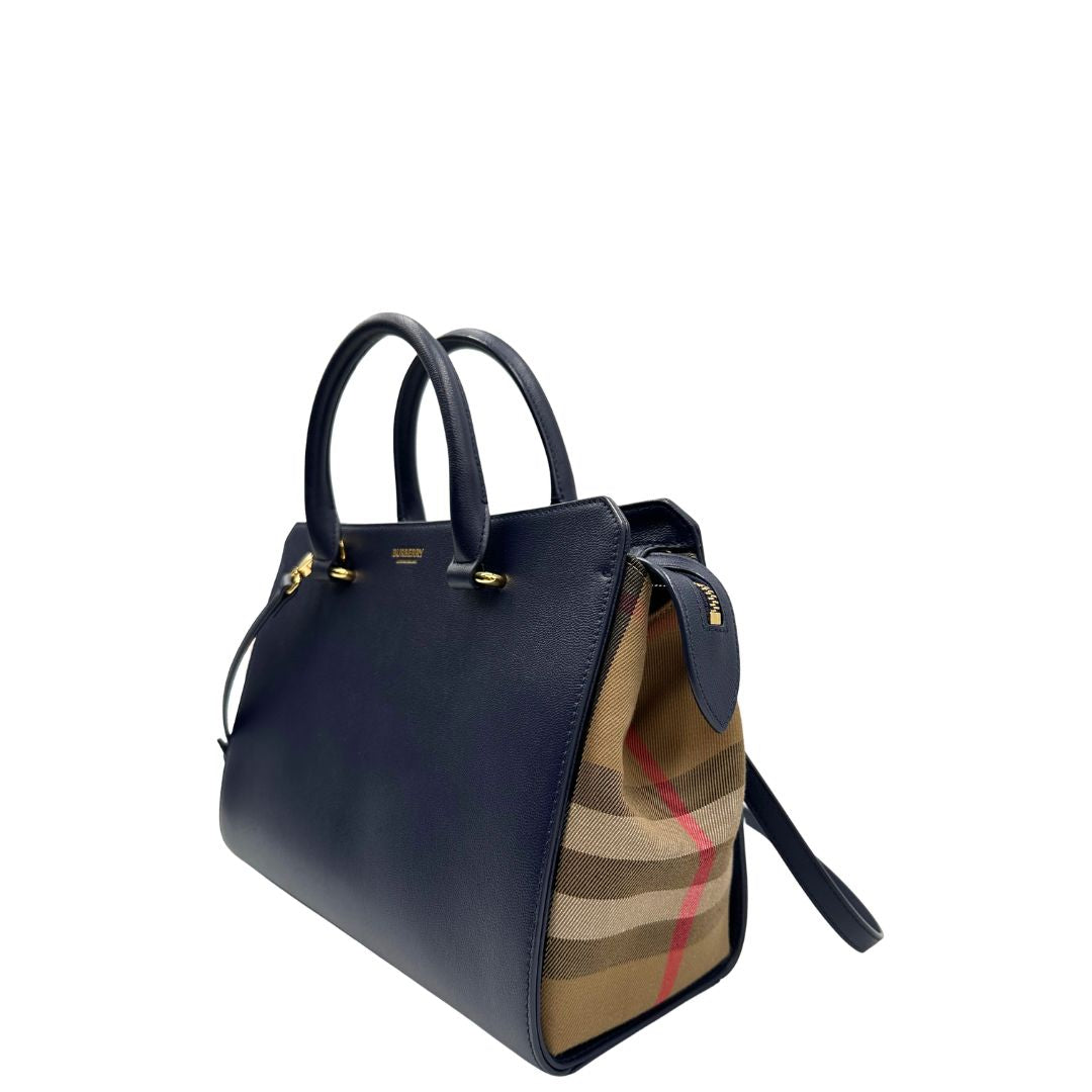 lato Borsa Burberry in pelle blu e profili in tessuto trama tartan, di lusso, originale, ottime condizioni, usata. 